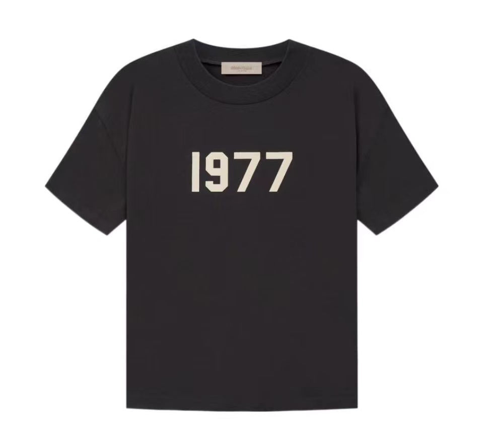 Essentials Playera Fear of God T-Shirt - "1977 Iron"