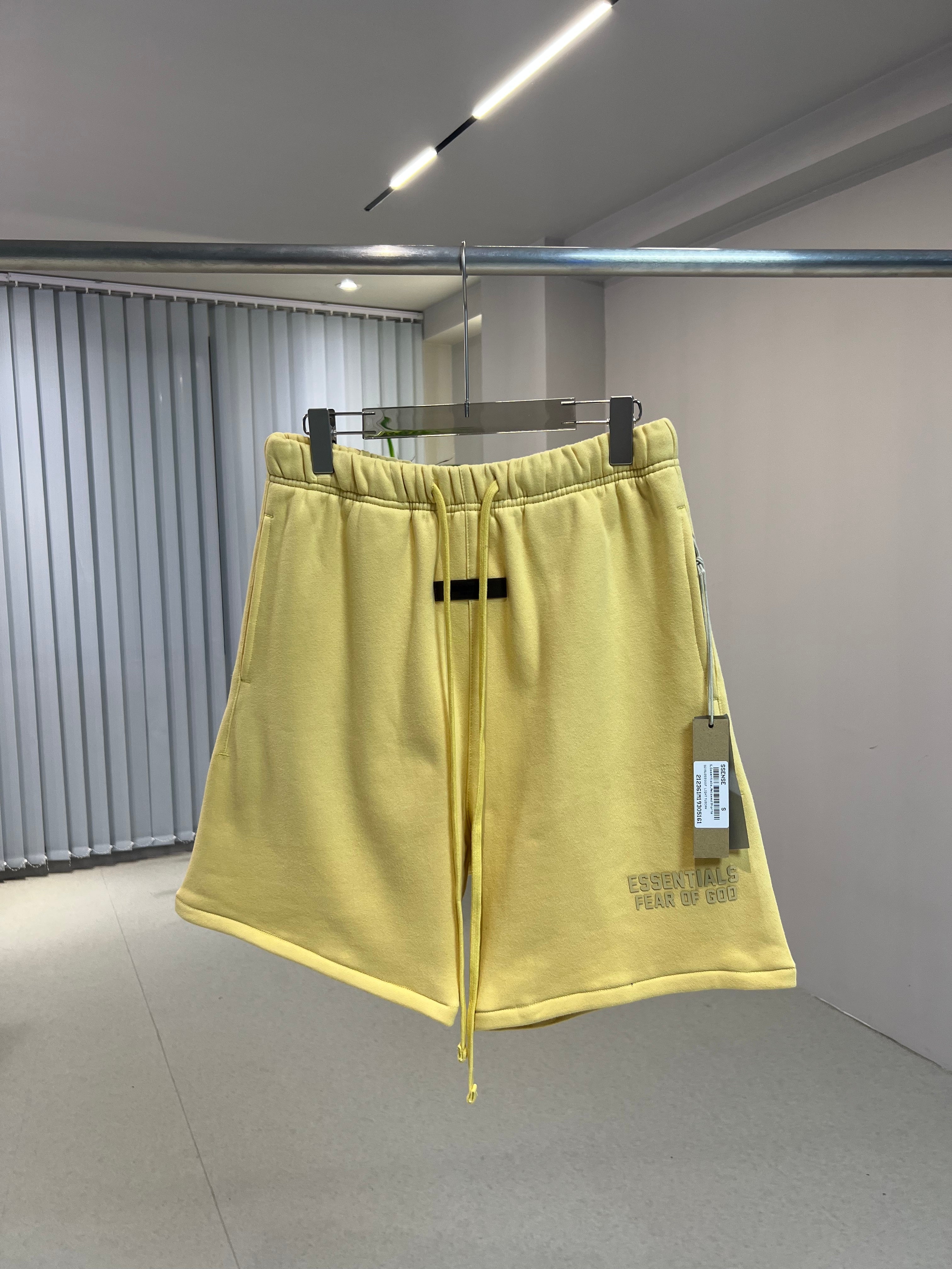 Fear of God Shorts Essentials - Light Tuscan (Yellow)